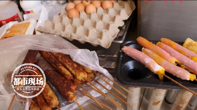彈性蛋白酶廠家?guī)P(guān)注內(nèi)蒙古食品安全火腿腸扔地上，裹上食品添加劑后，炸了賣給學(xué)生